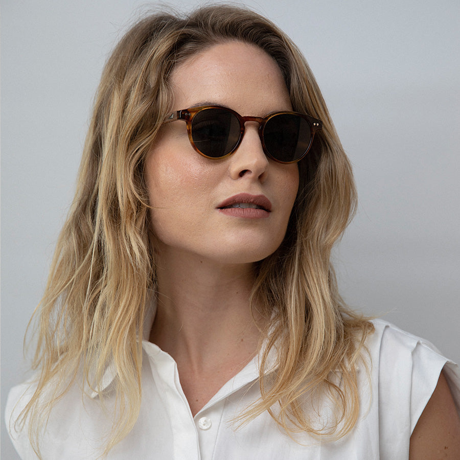 Woman wearing Caramel bio acetate round sunglasses front view