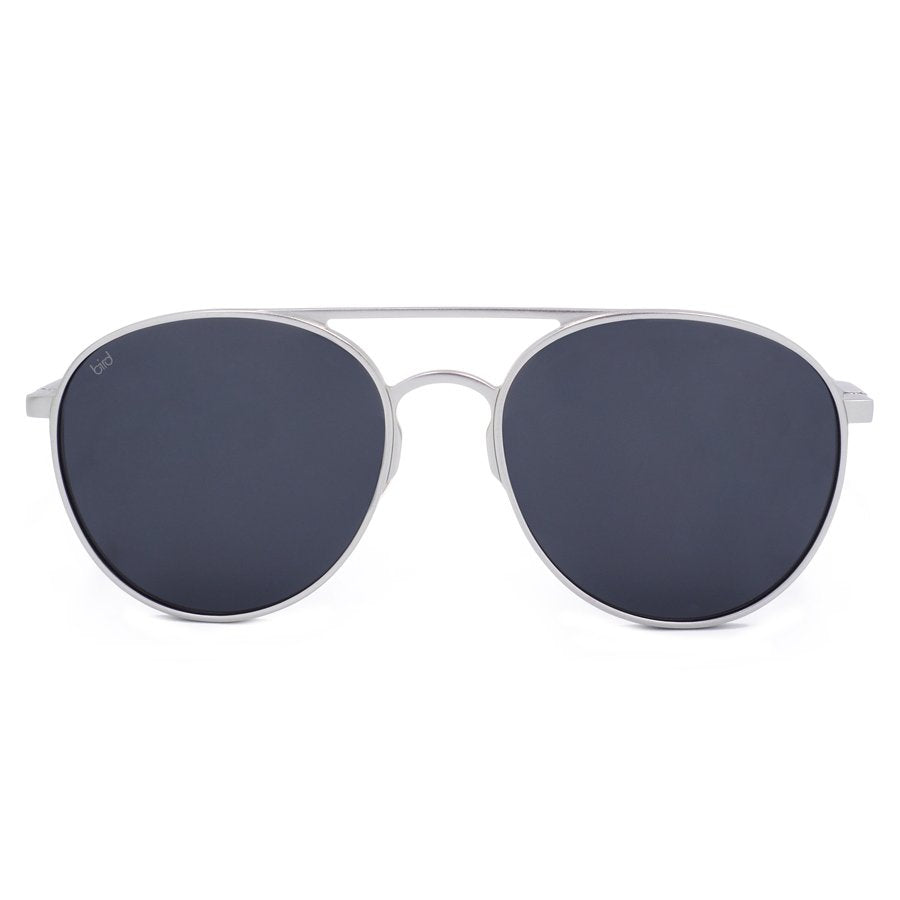 Large aviator sunglasses with polarised lenses
